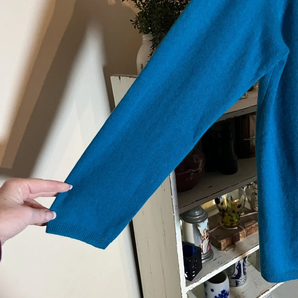 Madison Studio 1X 100% Cashmere Teal Knitwear.V-neck.Slight fix made on front. - Picture 2 of 6
